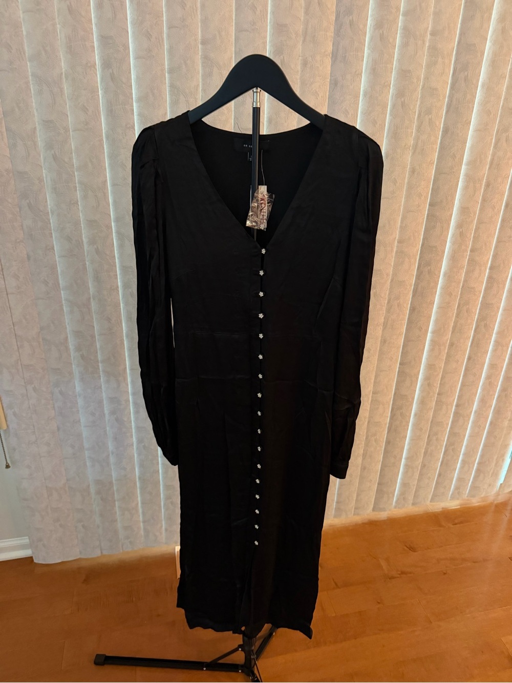 En Saison Black Button-Front V-Neck Long Sleeve Dress